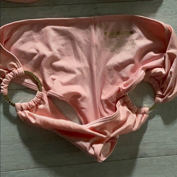 Pink crossover bandeau bikini - Picture 6 of 9